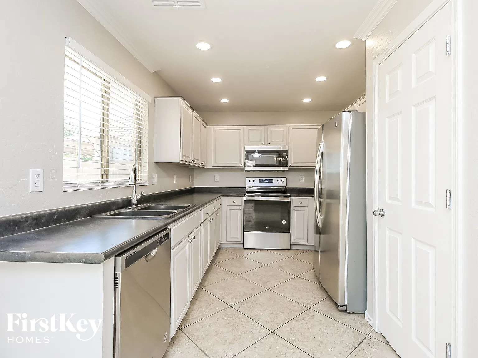 3 bed, 2.5 bath, 1967 sqft, $2,375 — Photo 4