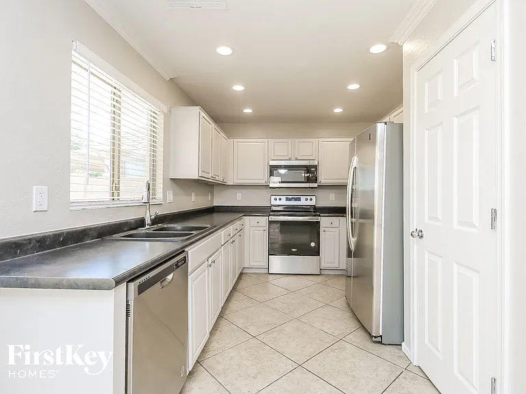 2477 W Wrangler Way — Photo 4