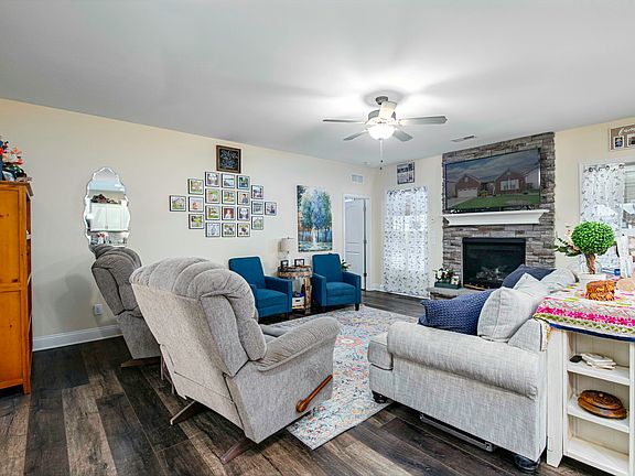 5th image of 449 Hastings Ln