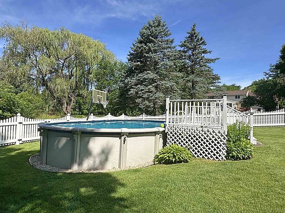 5th image of 639 Sunset Dr