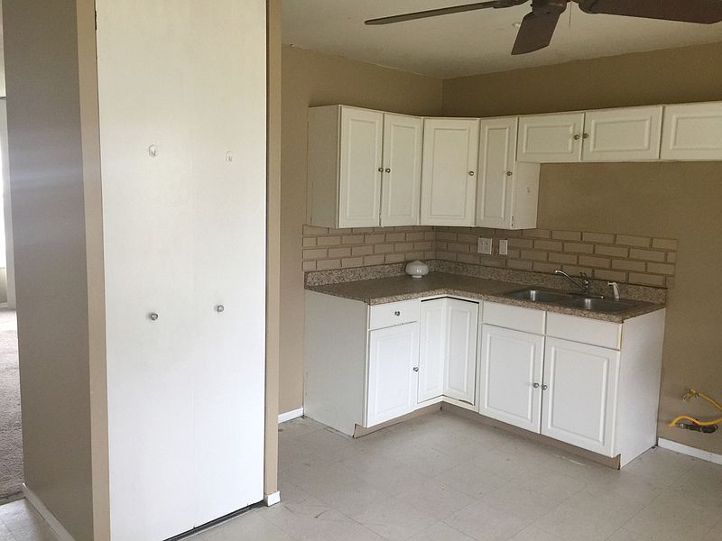 2nd image of 715 Saint Paul Dr