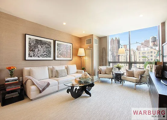 Sold by Warburg | media 21