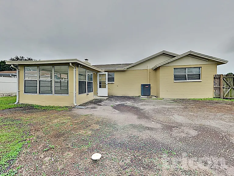 8235 Donaldson Dr — Photo 23