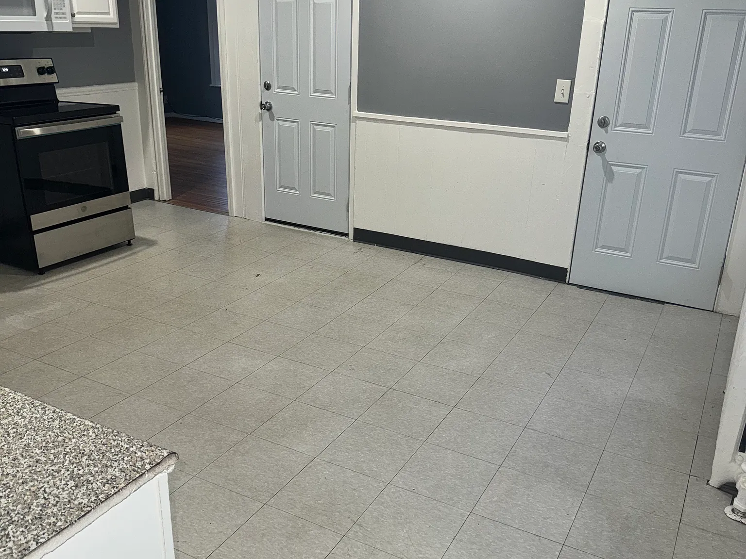 4 bed, 1000 sqft, $2,000 — Photo 2
