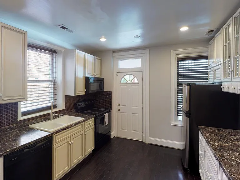 2411 1st St NW — Photo 4