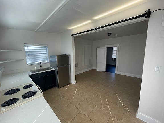 3rd image of 219 7th Ave N #6