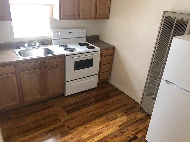 Updated 1 Bedroom with Garage Just 2 Blocks to UNM — Photo 17