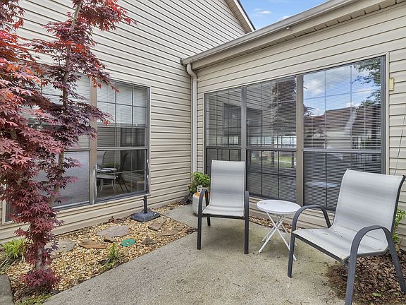 3rd image of 406 Laurel Hill Dr