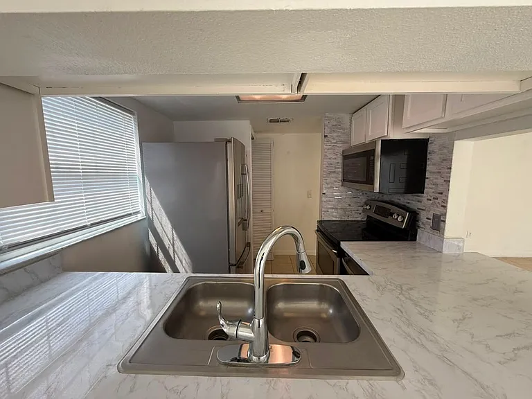 833 Caribbean Dr #A — Photo 24