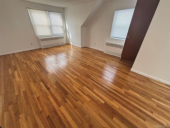 4th image of 528 Cameron St