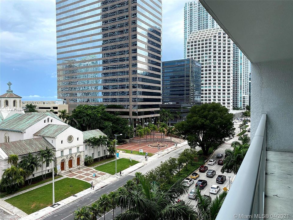 1st image of 500 Brickell Ave APT 700