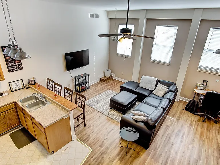 300 Warner St #1 — Photo 1