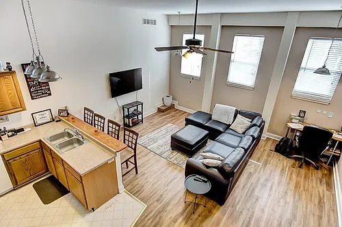 300 Warner St #1 Photo 1