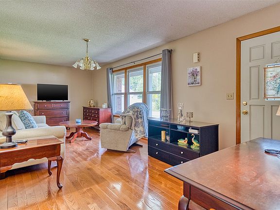 2nd image of 104 W Main St