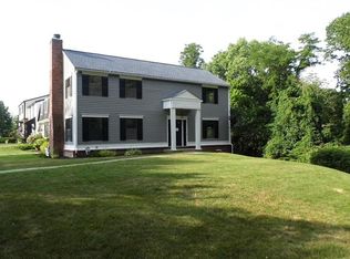 100 Canterbury Dr, Coraopolis, PA