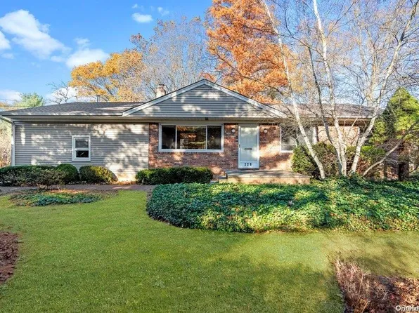 229 Syosset Woodbury Road, Syosset, NY 11791