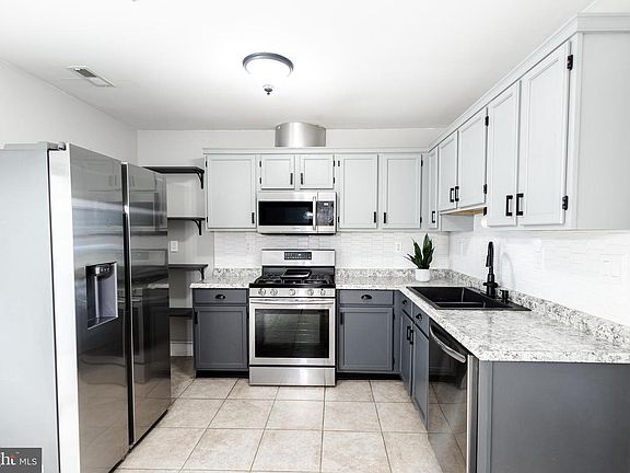 3rd image of 2473 Sagewood Ct