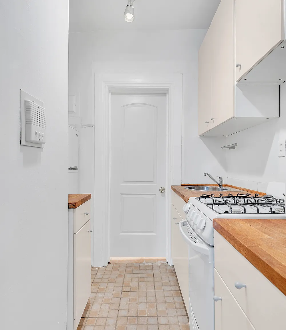 305 West 90th Street — Photo 3