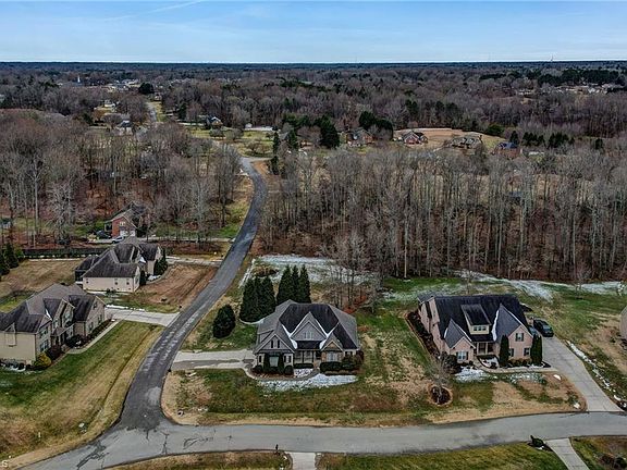 4th image of 8925 Grove Park Dr