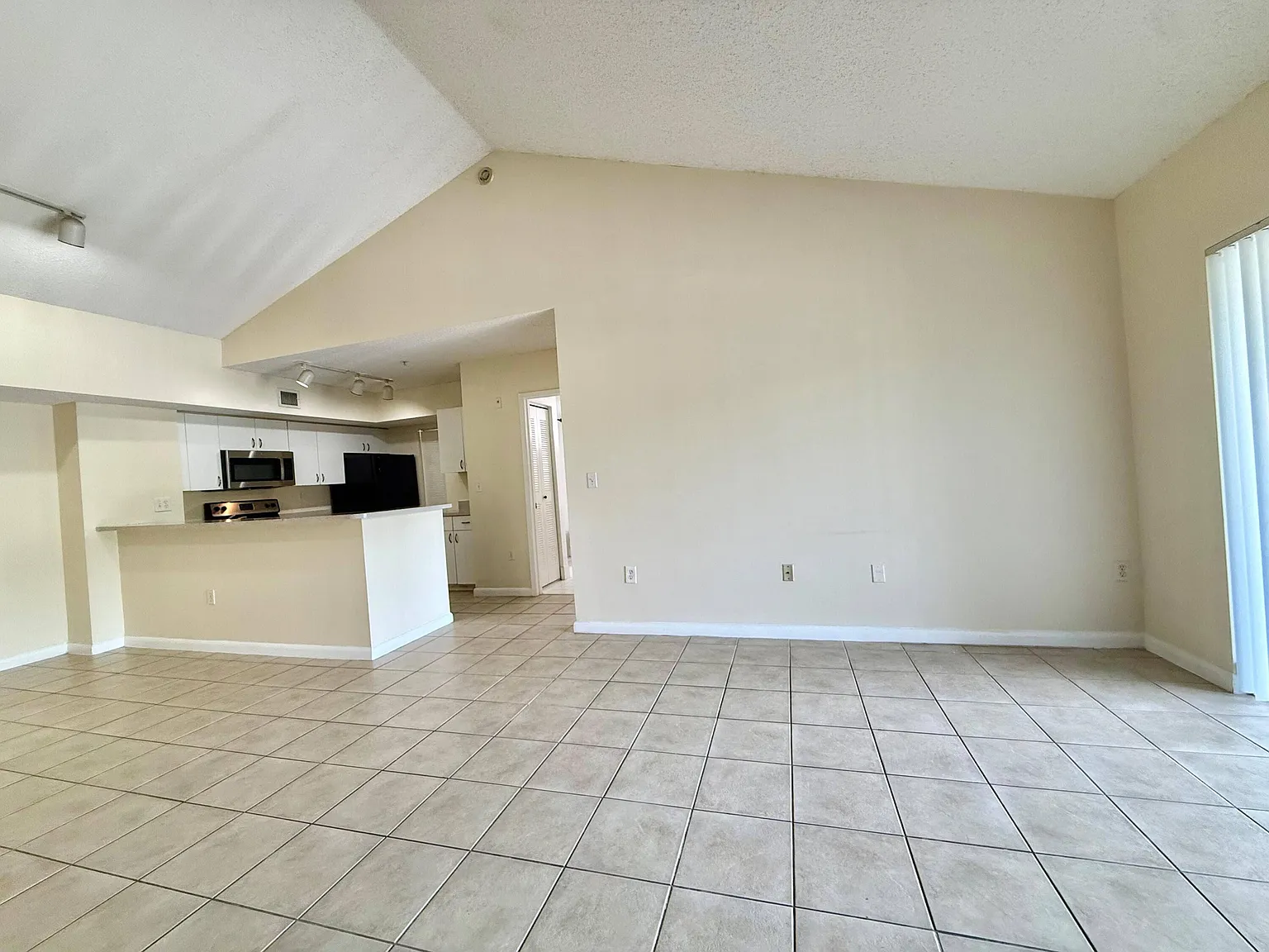 2 bed, 2.0 bath, 1112 sqft, $2,100 — Photo 4