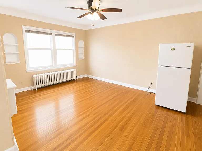 Grand Ave Apartments — Photo 20