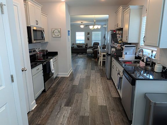 3rd image of 531 Farmstead Ln