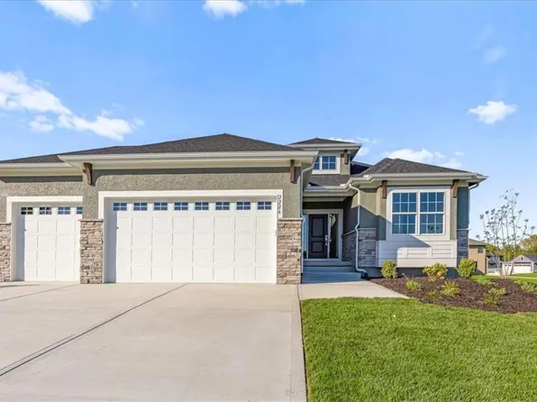 2226 SW Heartland Ct, Lees Summit, MO 64082