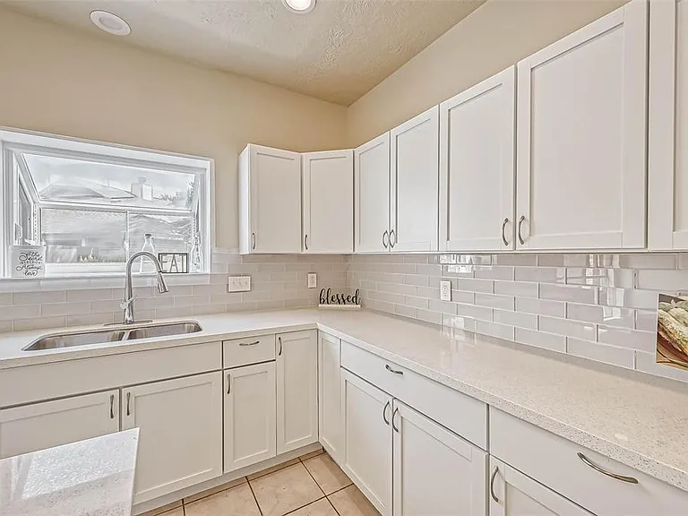 2478 Woodbury St — Photo 41