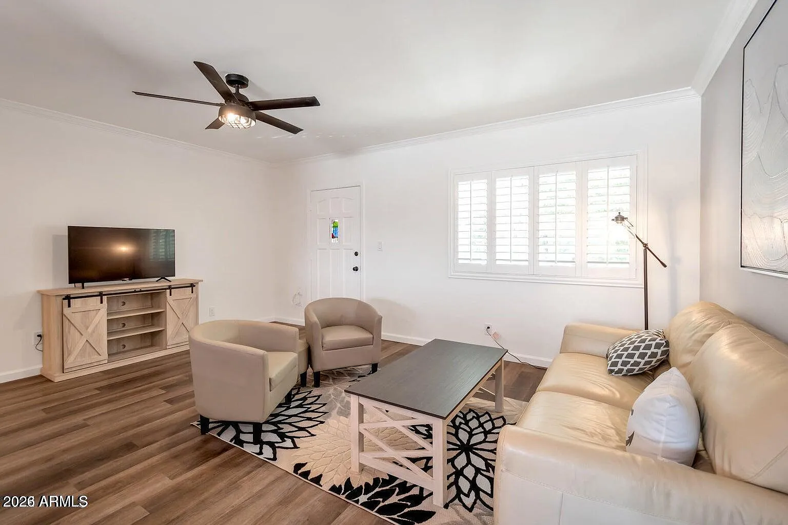 2 bed, 2.0 bath, 900 sqft, $2,200 — Photo 2