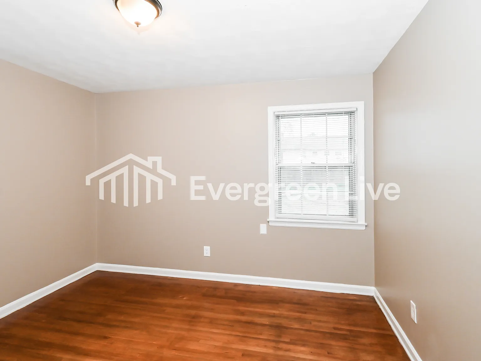 3 bed, 2.0 bath, 1570 sqft, $1,245 — Photo 2