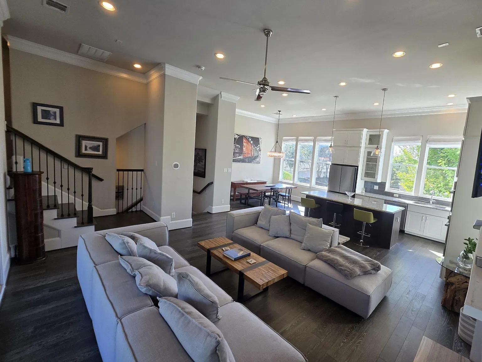 3 bed, 3.5 bath, 2363 sqft, $3,995 — Photo 4