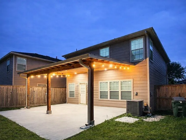 910 Staffordale Manor Ln — Photo 14