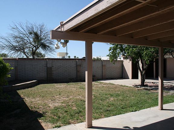 3rd image of 2919 W Shumaker Dr