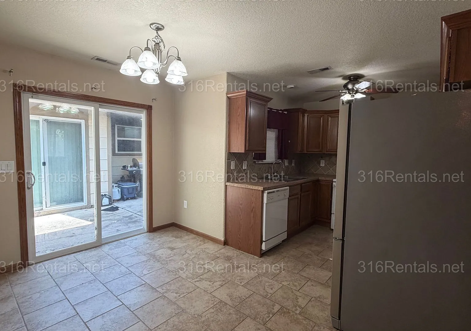 $1,300 - 314 Columbia - 3 Bed / 2 Bath Duplex — Photo 4