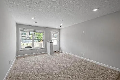 10904 Holly Pl N — Photo 5