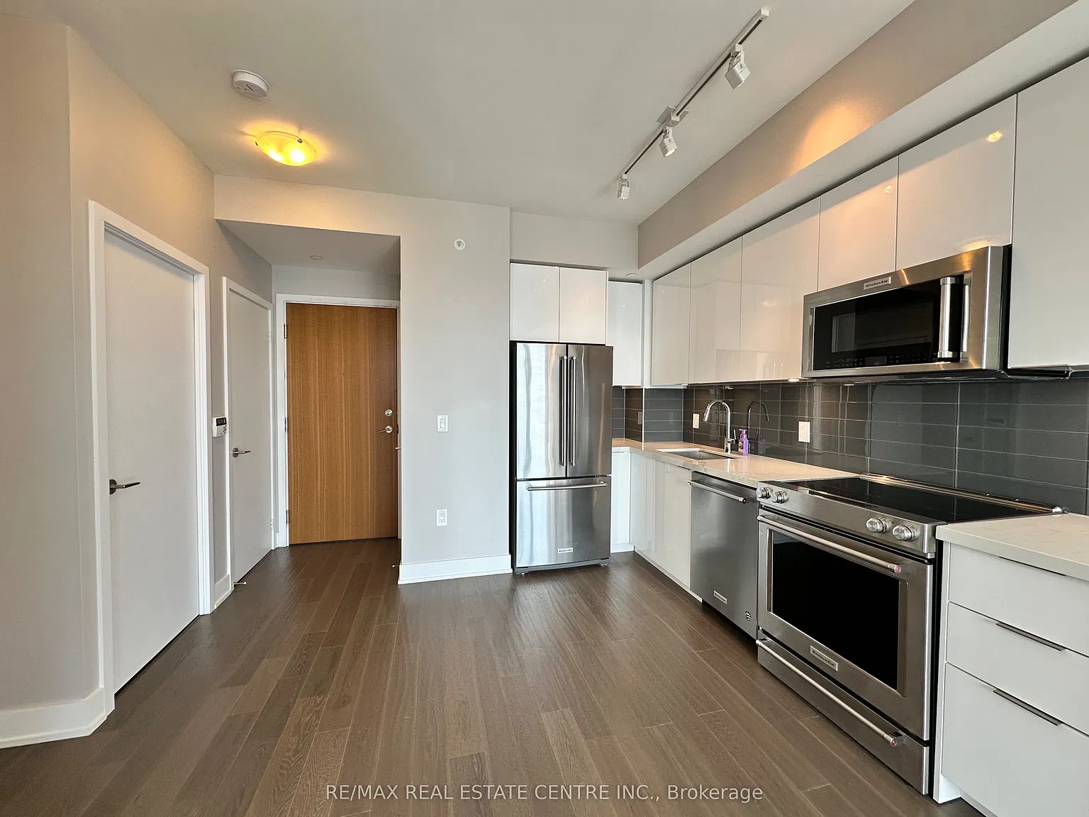 1 bed, $2,500 — Photo 3