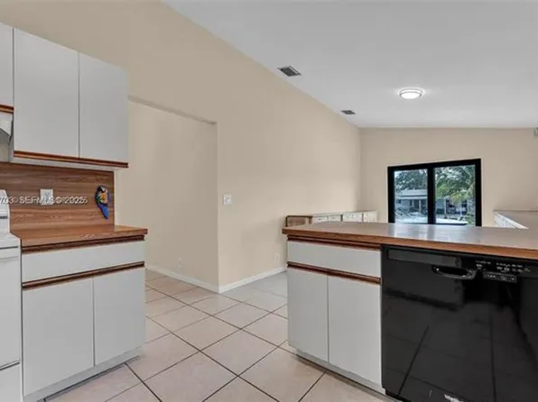 1406 NW 8th St #1406, Dania, FL 33004