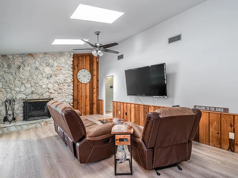 12775 Guilford Cir — Photo 9
