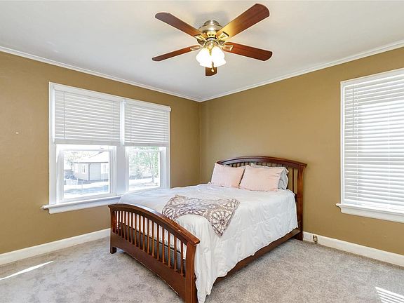 3rd image of 9467 Brenda Ave