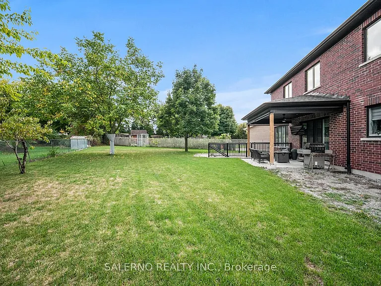 11 Compton Cres — Photo 42