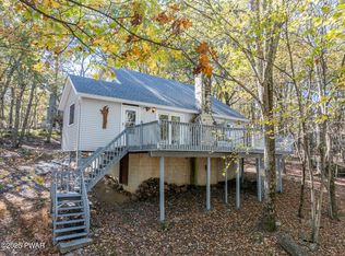 1562 Oak Ln, Bushkill, PA 18324