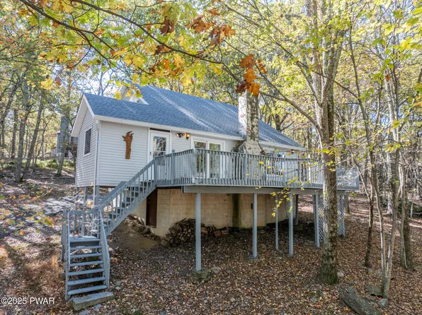 1562 Oak Ln, Bushkill, PA 18324