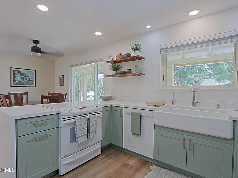 703 E Auburn Dr — Photo 7
