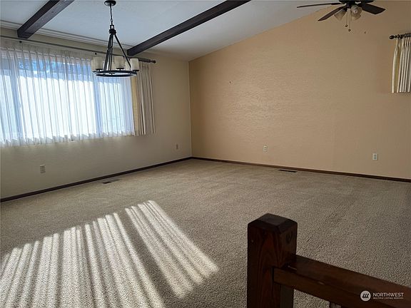 4th image of 406 E Creamery
