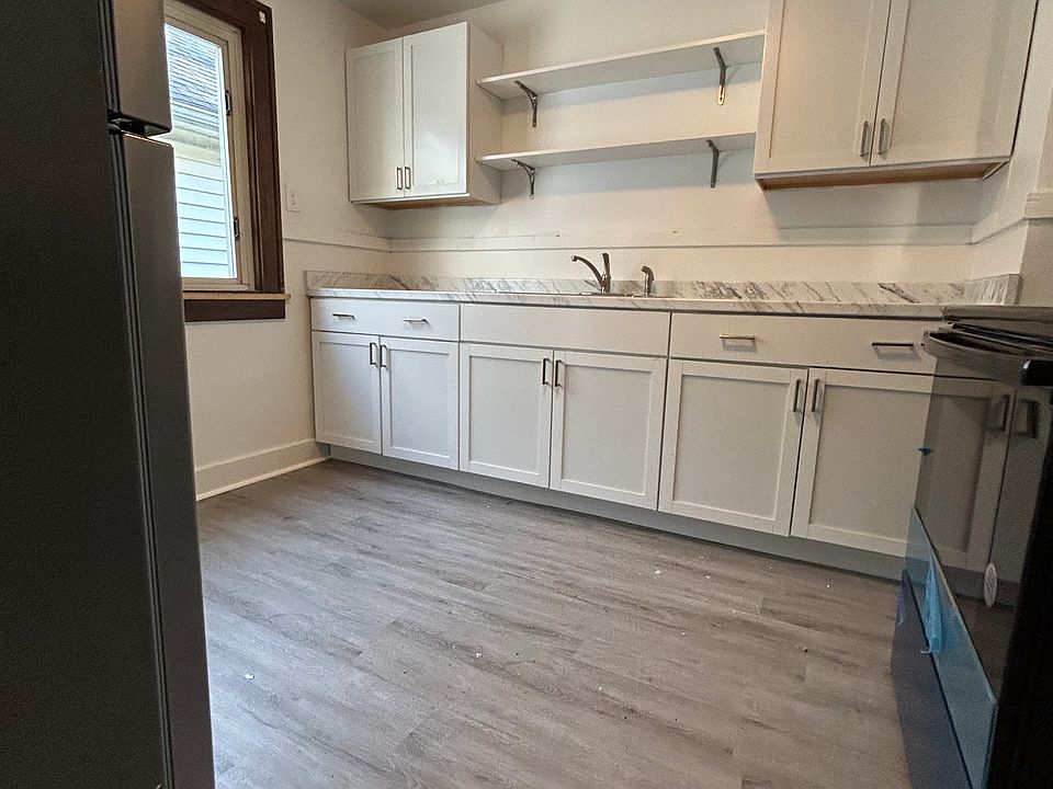 1st image of 114 Ross Ave #2