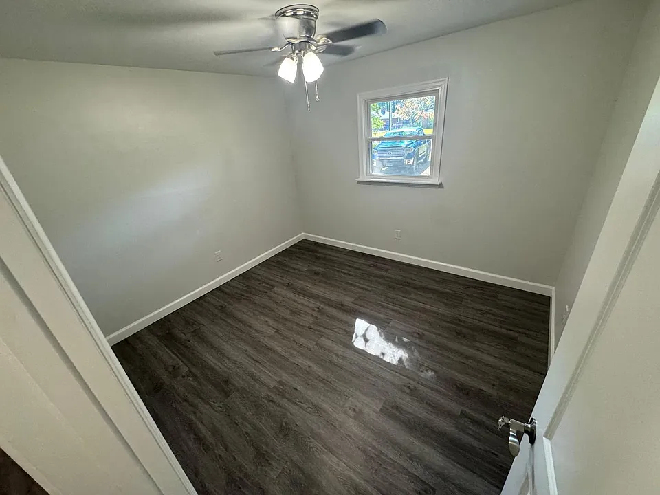 948 Hollywood Dr #3