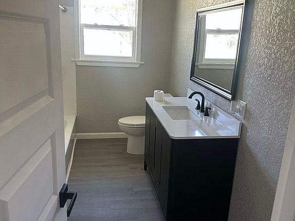 5th image of 124 Ida St