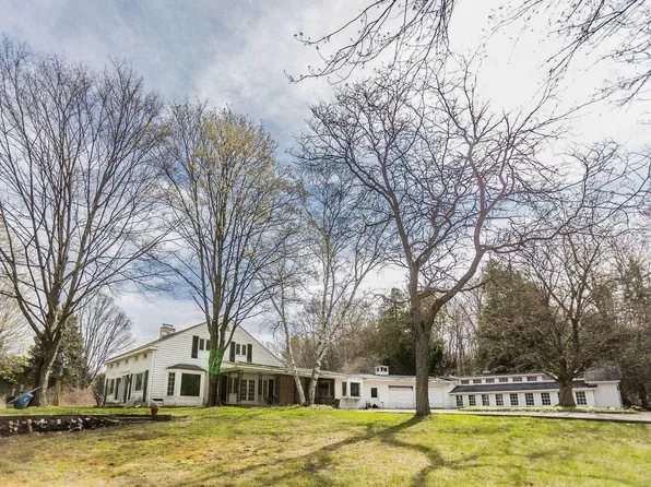 3080 N Lake Leelanau Dr, Lake Leelanau, MI 49653