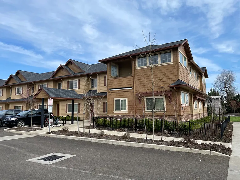 963 NW Circle Blvd — Photo 1