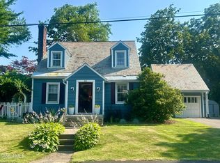 882 Warner Rd, Niskayuna, NY 12309